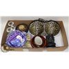 Image 1 : BOX W/CRYSTAL CANDLE HOLDERS, SAFARI