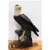 Image 1 : LARGE EAGLE ON TREE STUMP