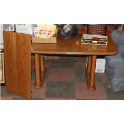 OAK TONE KITCHEN TABLE WITH LEAF. FURNITURE