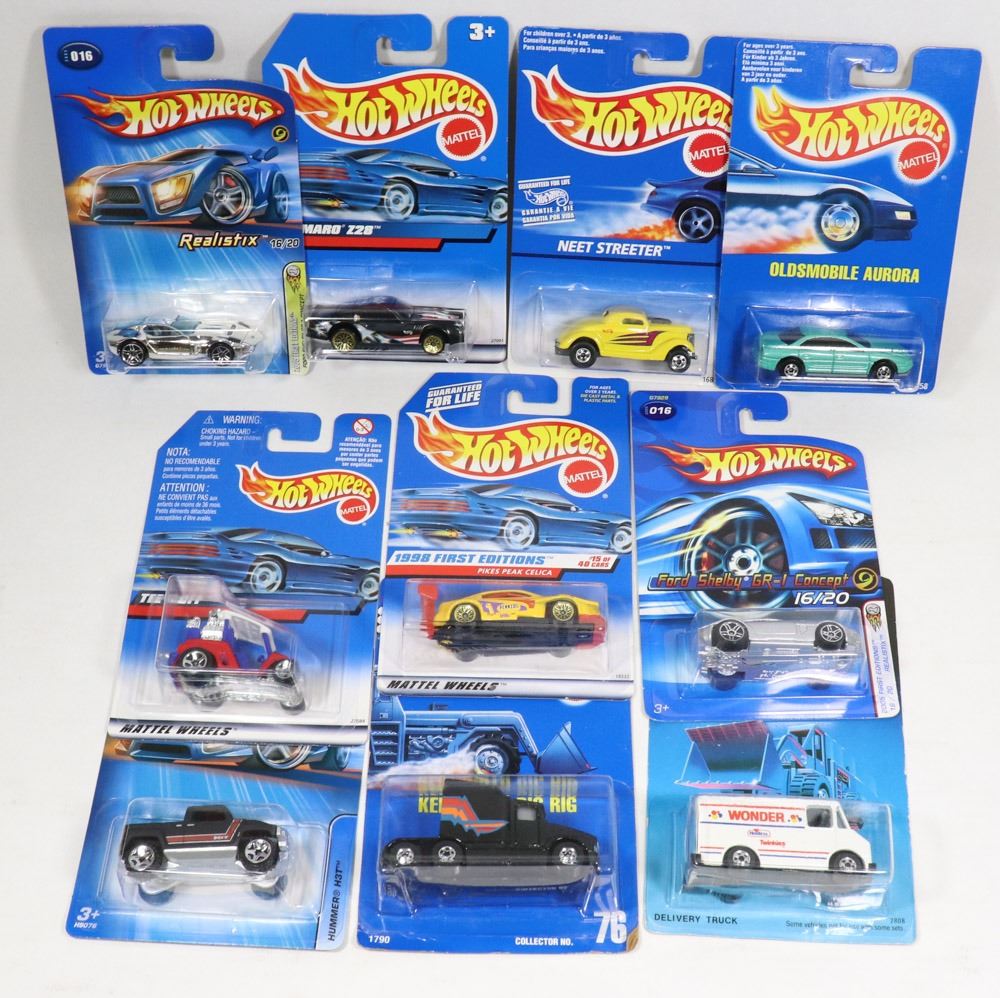 BOX OF 10 ASSORTED HOT WHEELS COLLECTIBLES