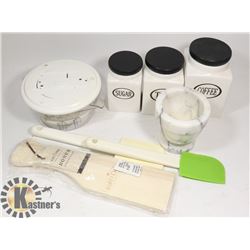 KITCHEN LOT: INCLUDES CANISTER SET, WEIGHT