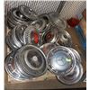 Image 1 : SKID OF 40 PLUS VINTAGE HUBCAPS SS MERCEDES