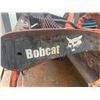 Image 2 : BOBCAT INDUSTRIAL ROCK GRAPPLE BUCKET SKID STEER ATTACHMENT