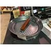 Image 3 : WEBER BBQ PIZZA STONE, CORD COVER, ULTIMATE FISH BASKET, BBQ TOOL SET IN CASE, BBQ BRUSH, GRILLING