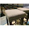 Image 2 : PAIR OF BEIGE STUDDED BAR STOOLS