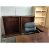 Image 2 : MAHOGANY 6' X 6' LEFT HAND TRADITIONAL EXECUTIVE DESK SUITE WITH 2 MAHOGANY 48" BOOK CASES (NOT