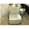 Image 2 : HERMAN MILLER CELESTE GREY PATTERNED CLIENT CHAIR