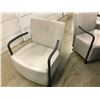 Image 3 : HERMAN MILLER CELESTE GREY PATTERNED CLIENT CHAIR