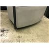 Image 2 : HERMAN MILLER CELESTE GREY PATTERNED CLIENT CHAIR, NO CASTERS
