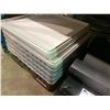 Image 2 : BLACK RUBBER ROLL MATTING & TRAY OF WINE GLASSES