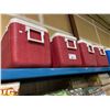 Image 1 : SHELF OF 4 RED TRAVEL COOLERS