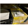Image 2 : 7 CRATES OF WHITE COMMERCIAL DISHWARE