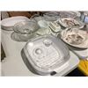 Image 12 : LARGE TABLE LOT OF ASSTD DISHWARES, CORNING WARE & DECORATIVE PIE PLATES - INCLUDING