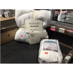 BERKSHIRE BLANKET & HOME QUEEN SIZE MICROFLEECE BLANKET (90  X 90 ) & SMOOTHWEAVE QUEEN SIZED