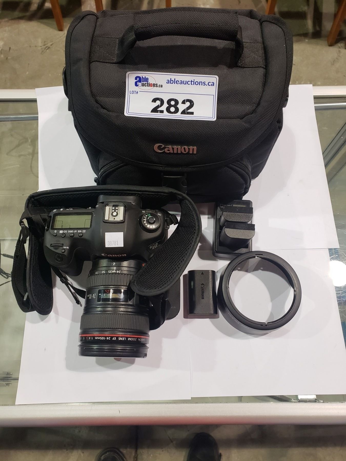 CANON 5D MARK 3 DSLR, CAMERA LOW SHUTTER COUNT, CANON 24 105MM LENS