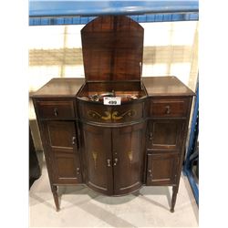 ANTIQUE GRAMOPHONE