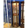 Image 1 : GLASS DISPLAY UNIT (72.5 X 25 X 11") MISSING SHELVES