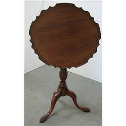 Mahogany tilt-top piecrust table; scall