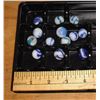 Image 1 : Collectionneurs: 13 vieilles billes blanches avec bleu-for collectors 13 old marbles white with blue