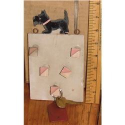 Scottie small old keys wood holder - bois pour clés, etc., décoration vieille avec chien pour mur
