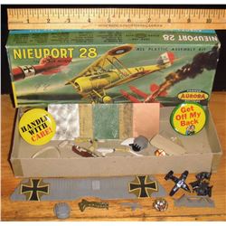 Old box with different parts of mixed odd items- boite vieille avec différentes variations d'items
