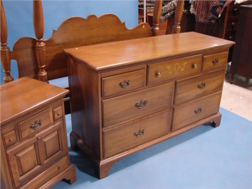 Davis Cabinet Co Four Piece Bedroom Su