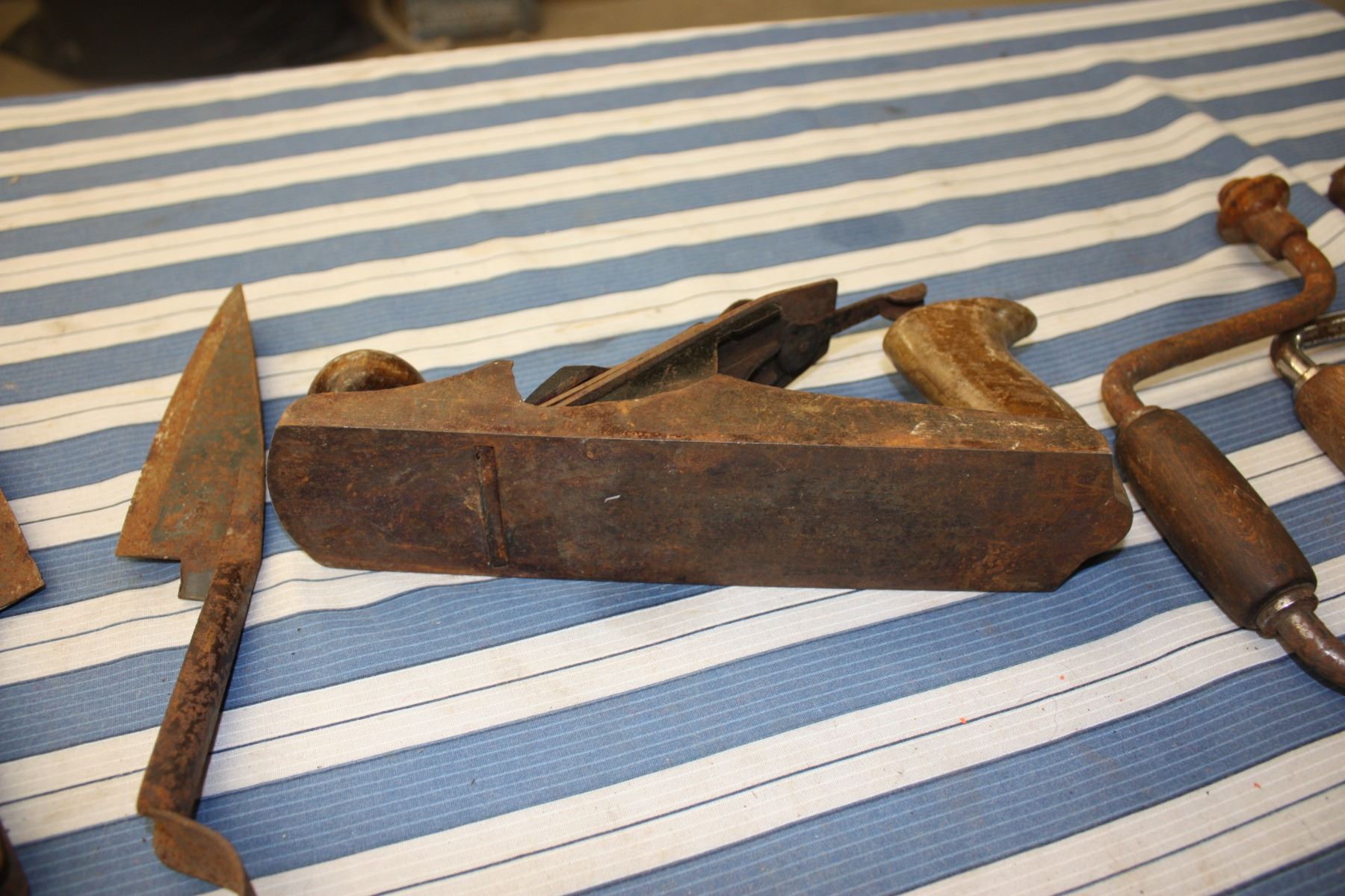 Old Hand Tools - Bodnarus Auctioneering