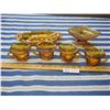 Image 1 : 6 Pieces of Carnival Glass: 4 Vintage Cups and 2 Dishes