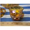 Image 7 : 6 Pieces of Carnival Glass: 4 Vintage Cups and 2 Dishes