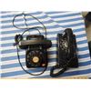 Image 2 : 2 Vintage Phones