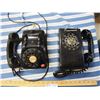 Image 3 : 2 Vintage Phones