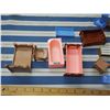 Image 2 : 4 Pieces of Vintage Doll Furniture *with damage