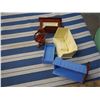 Image 6 : 5 Pieces of Vintage Doll Furniture *with damage