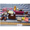 Image 5 : 4 Pieces of Vintage Doll Furniture *with damage