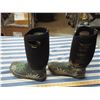 Image 1 : Bogs Classic High Daisy Rubber Boots Size 7 Women's