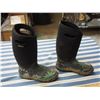 Image 2 : Bogs Classic High Daisy Rubber Boots Size 7 Women's