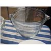 Image 4 : Lot of Clear Glass Bowls, Casseroles, 2L Measuring Cup