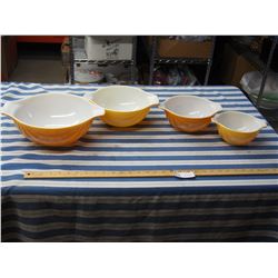 Set of 4 Pyrex Nesting Mixing Bowls - Bodnarus Auctioneering