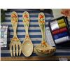 Image 3 : Bird Cage Decor, 3 Decorative Pieces- Fork, Spoon, Ladle, Dominoes, Poker Game and More