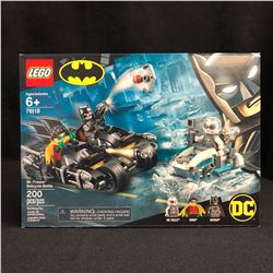 Lego DC Superheroes 76118 Batman Vs Mr. Freeze Batcycle Battle