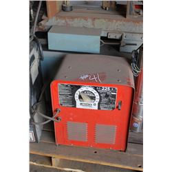 LINCOLN A/C 225 WELDER