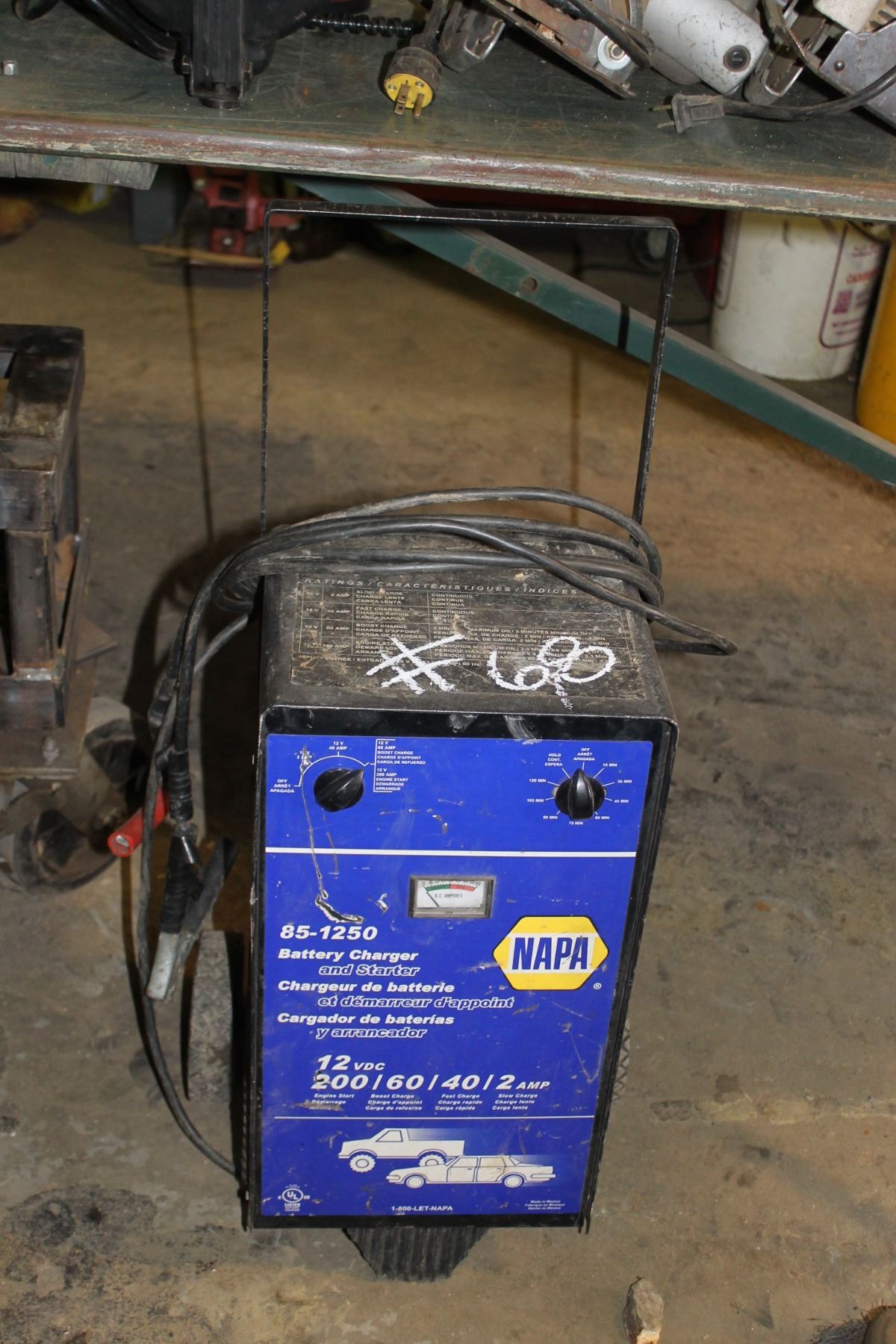 NAPA BATTERY CHARGER