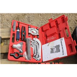 HYDRAULIC GEAR PULLER KIT (NEW) & MILWAUKEE HOLE SAW SET