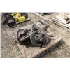 Image 1 : 2 PALLETS OF REAR ENDS, VALVES, BLACK HITCH & SMALL ANVIL