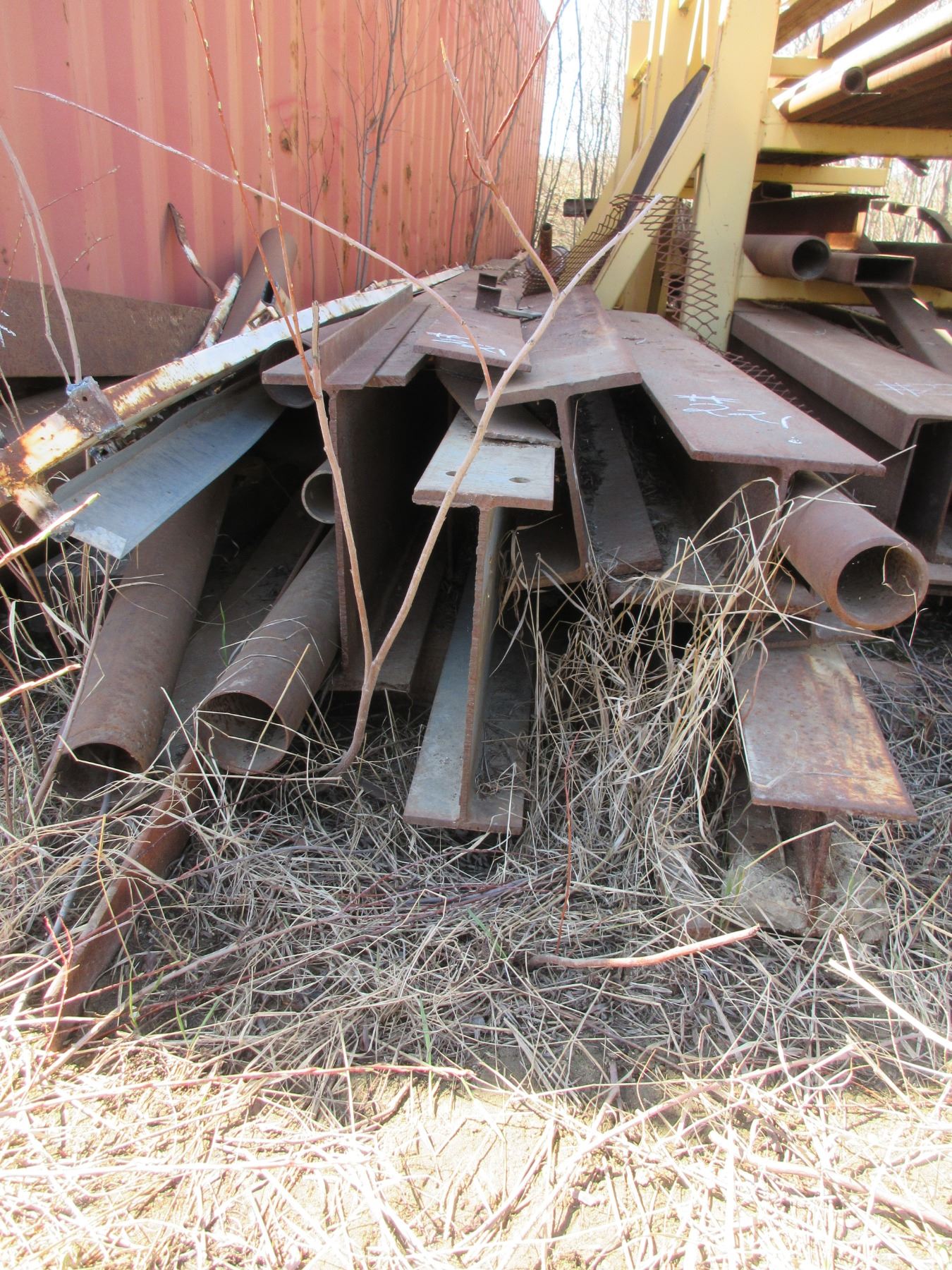 YELLOW STEEL RACK C/W I-BEAM, ANGLE IRON, TUBING & CHANNEL IRON