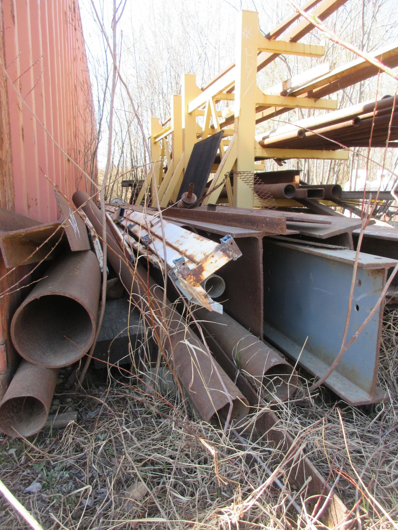 YELLOW STEEL RACK C/W I-BEAM, ANGLE IRON, TUBING & CHANNEL IRON
