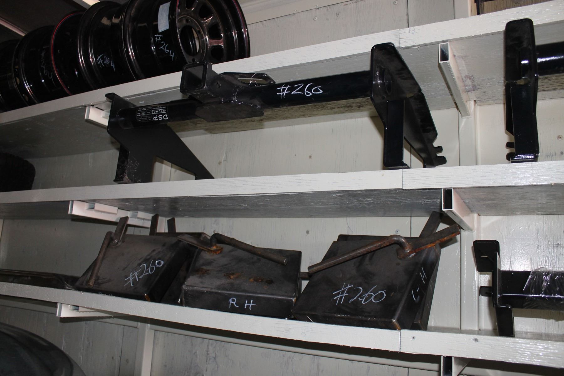 2 DSP HITCHES & 8 BLACK STEEL LATCHES