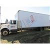Image 2 : 1998 IH 4700 C/W 25' VAN