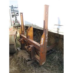 PALLET FORKS (22.5" INBETWEEN THE EARS) (APPROX 40" FORK)