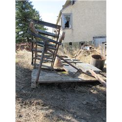 SILVER METAL FRAME & LARGE HITCH